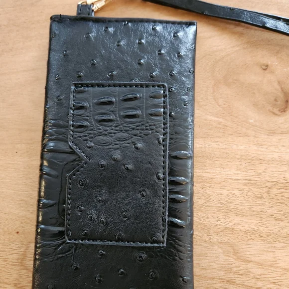 Black Exotic Mixed-Texture Envelope Clutch & Wristlet​Elevate your accessory ga - Picture 6 of 7